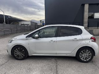 Peugeot 208 2021